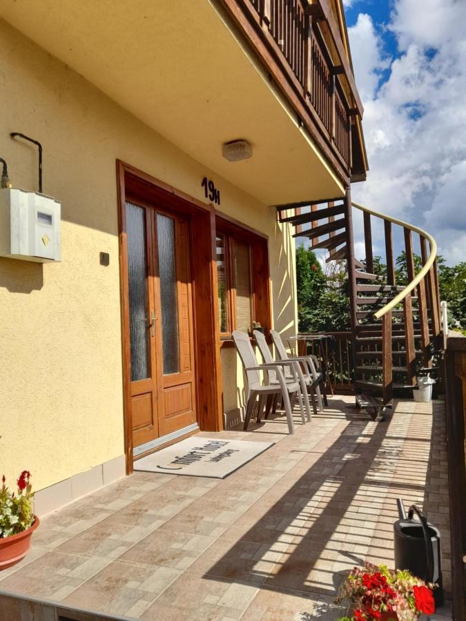 Harmonia Vendeghaz 100 Meterre Az Igali Gyogyfuerdotol Lägenhet Exteriör bild